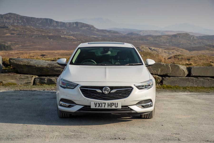  Vauxhall Insignia Grand Sport Turbo 4x4 2017 года  (фото 35 из 41)